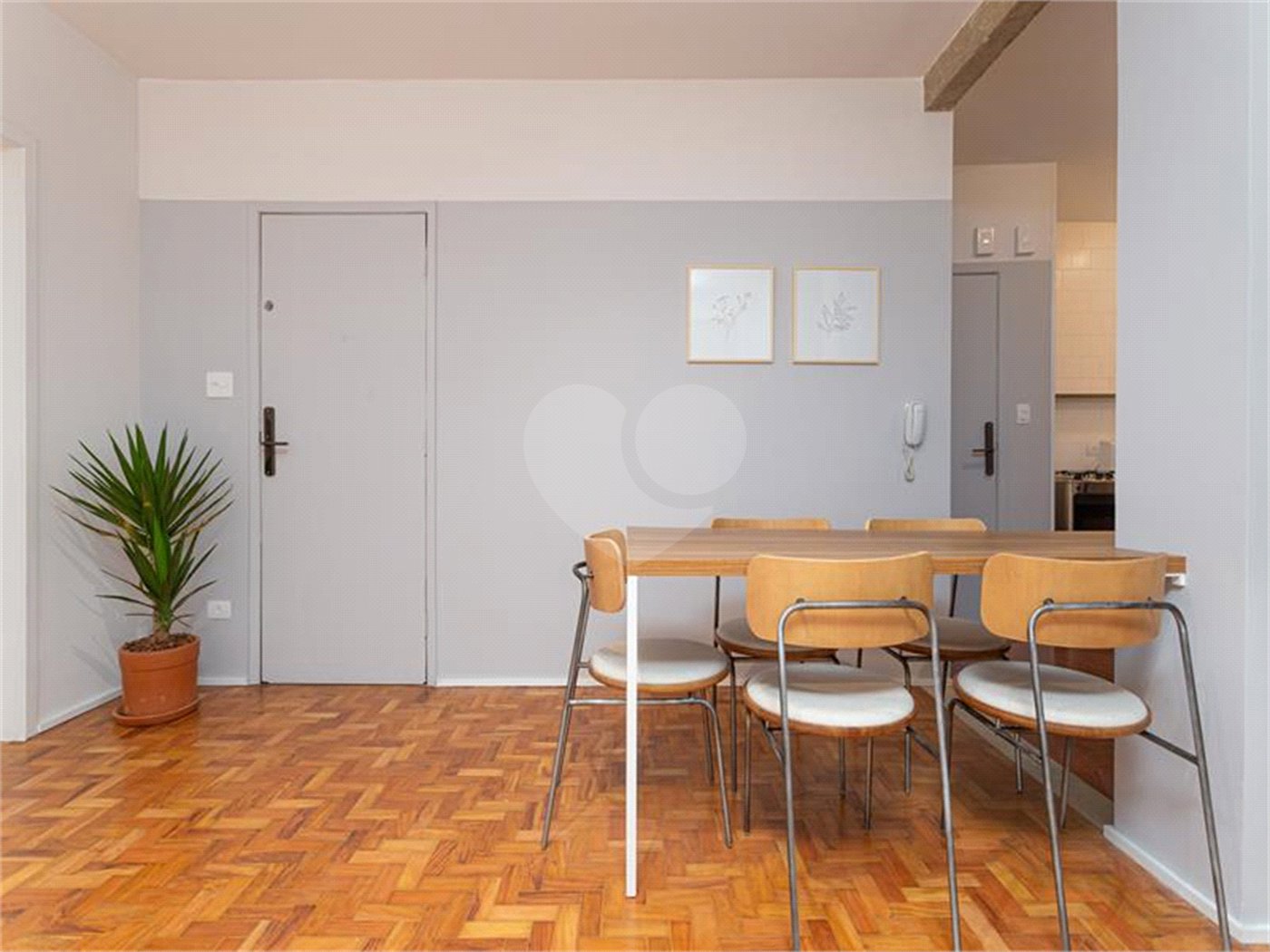 Excelente oportunidade para reformar e ficar com o apartamento dos seus sonhos!