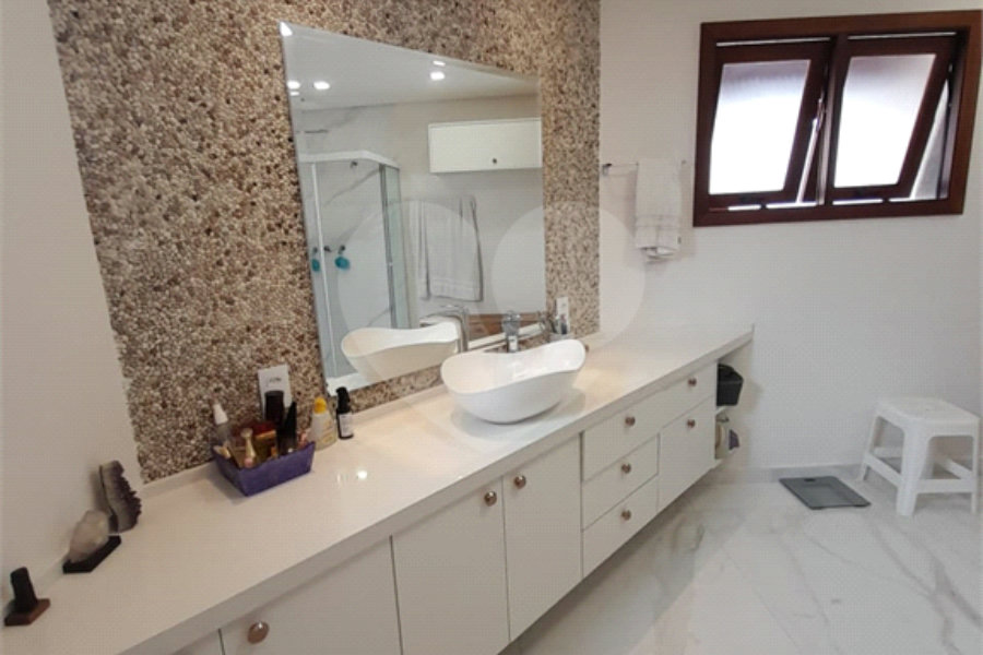 3 AMPLAS SUITES MAIS ECRITORIO MUITO VERDE E AMPLO QUINTAL