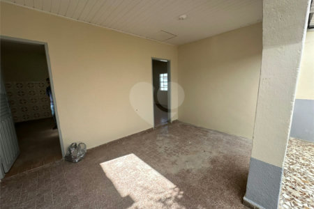 Charme e Sossego na Vila Pereira Cerca: Casa Arejada Próxima à Paula Ferreira