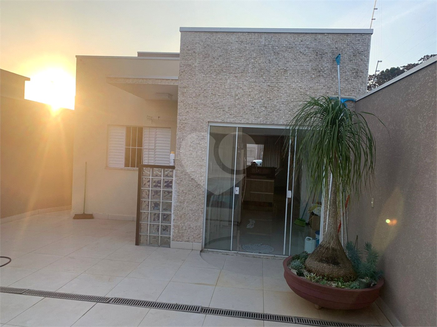 Linda casa Mobiliada e com piscina - Nova Cerejeiras - Atibaia