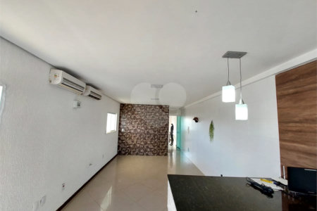 Casa residencial com ponto comercial a venda no Centro