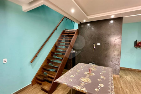 Sobrado a venda com 3 dormitorios sendo 1 suite com closet e varanda no bairro Arcoville