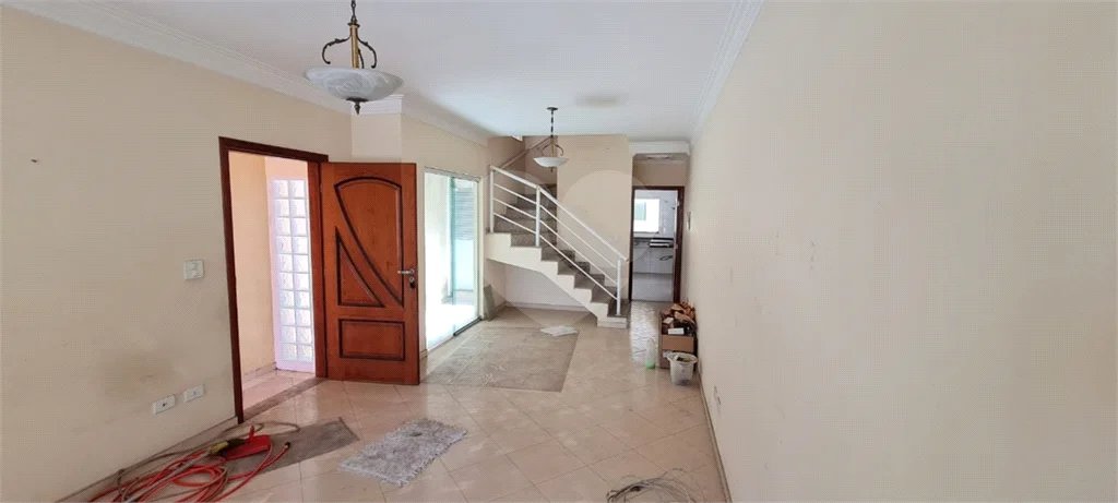 Sobrado a venda no Ipiranga de 220m² com 4 suítes e 2 vagas.Estuda permuta.