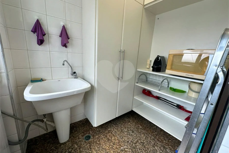 Apartamento à venda com 3 quartos, sendo 1 suíte, em Riviera de São Lourenço, Bertioga, SP