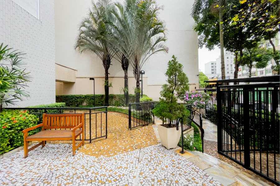 **Apartamento reformado em Higienópolis | 75 m² | 2 dormitórios | 2 banheiros | 1 vaga**
