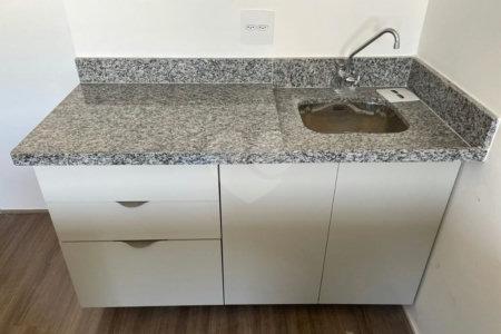 Apartamento mobiliado, novo, com 38m útil, ótima localização REF:903711