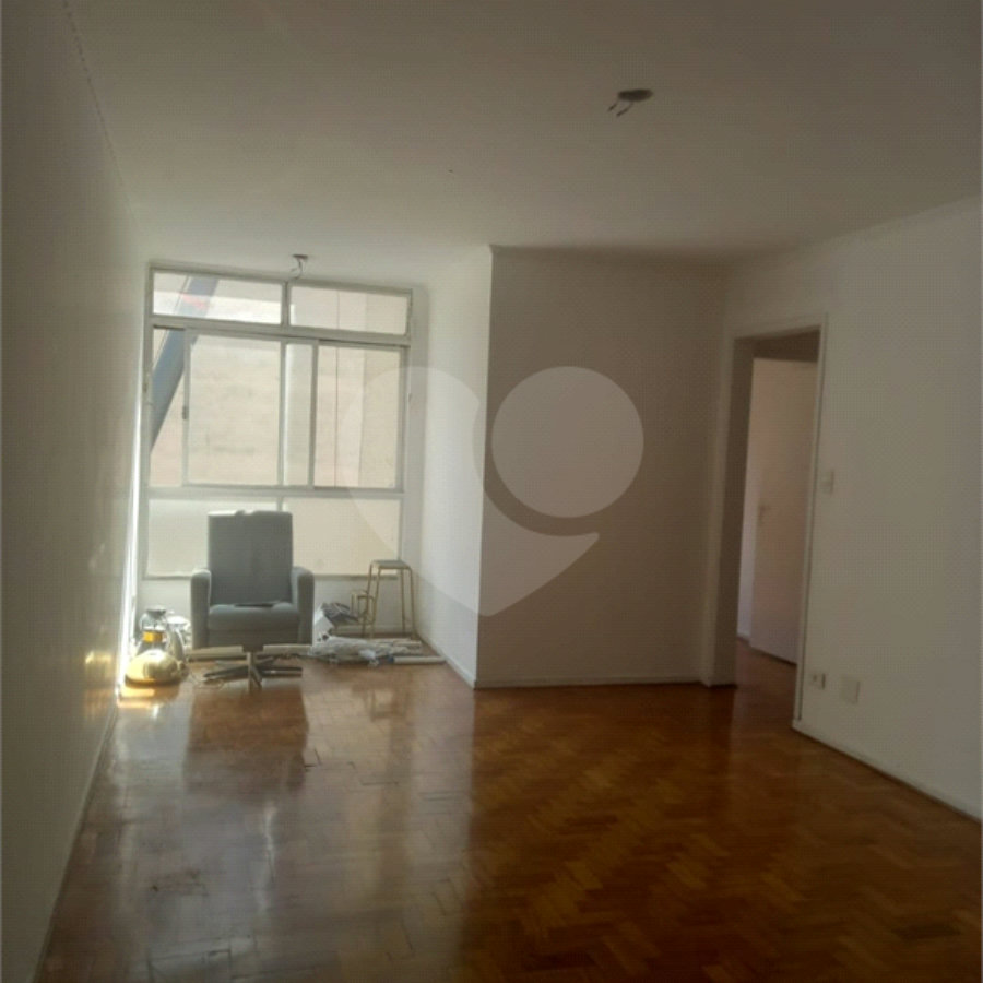 Apartamento no Paraiso, com 2 dormitórios, 02 banheiros, sala estar e jantar,