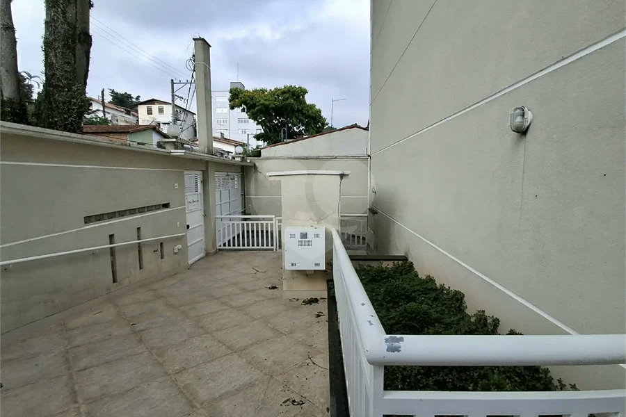 Casa à venda com 3 quartos, sendo 1 suíte, no condomínio Vila Arnoni, São Paulo - SP