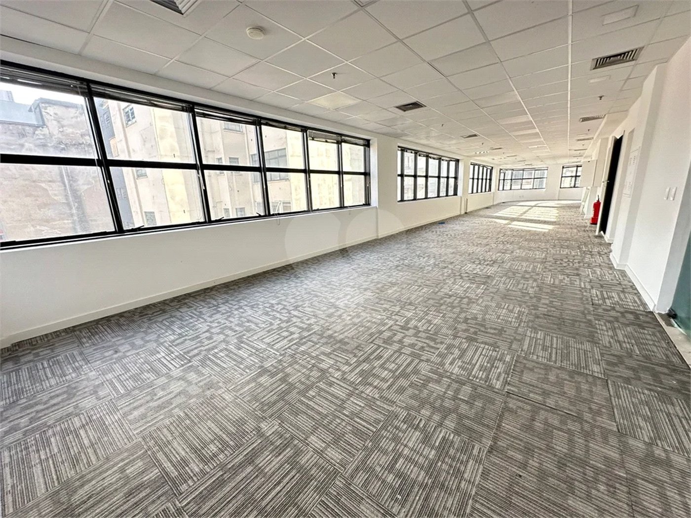 Conjunto comercial à Venda ou Locação na República com 376,56 m² de área útil 10 vagas