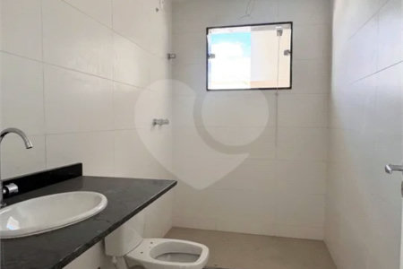 Casa duplex com 4 quartos, piscina e área gourmet, em condomínio com lazer completo e localização estratégica ao lado do Park Shopping.
