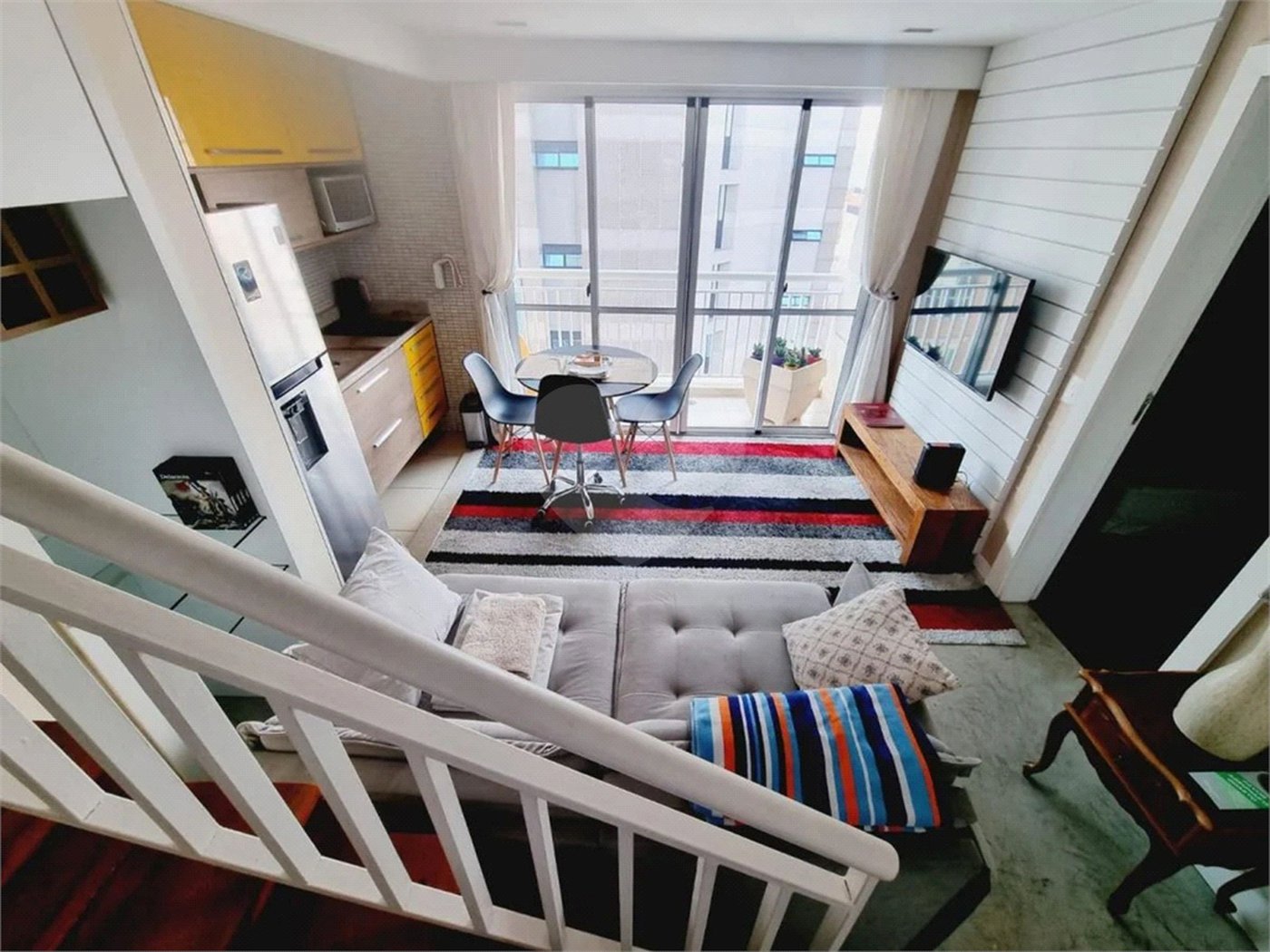 COM RENDA VENDA SO PARA INVESTIDOR Cobertura na Bela Vista com hidro -Com 69m² 1 dormitório 2 vadas Localização ótima perto de tudo Aceita Permuta