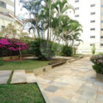 Apartamento reformado , 3 suítes , 3 vagas. Próximo a Avenida Paulista e metrô Brigadeiro . Prédio de construtora renomada. Único !