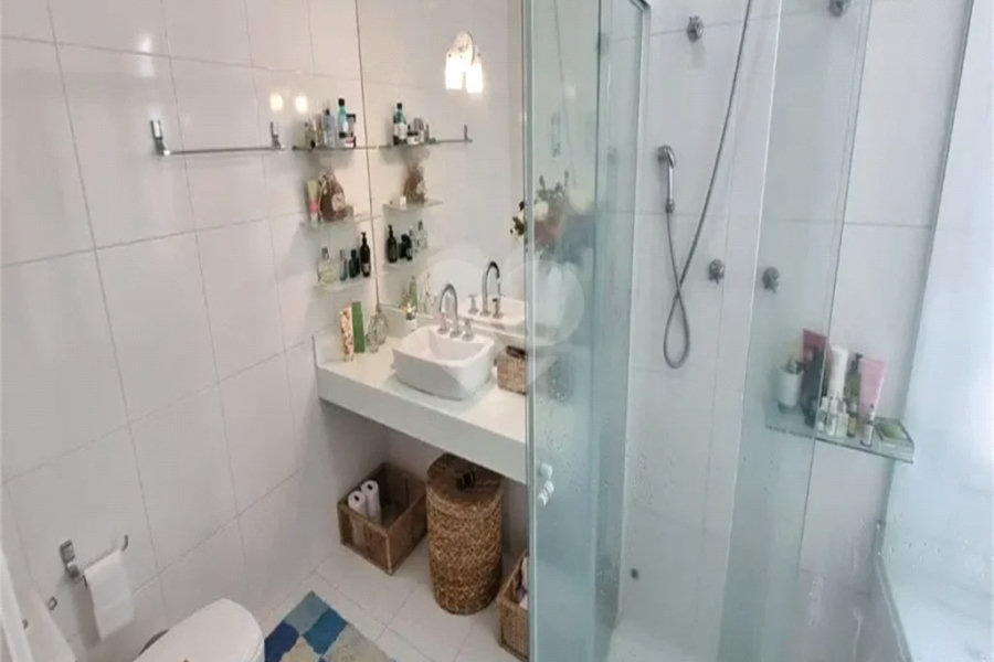SOBRADO MOBILIADO DE 199,0 M² COM 02 SUITES, 04 VAGAS E PISCINA PARA VENDA NO JARDIM VIRGINIA BIANCA