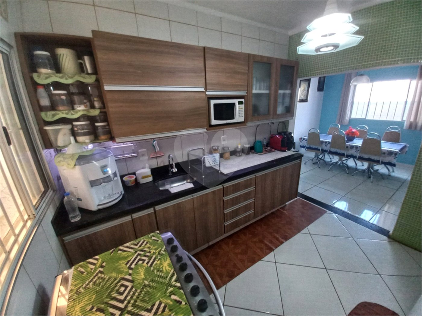 Casa Térrea com 3 dormitórios, sendo 1 suíte.