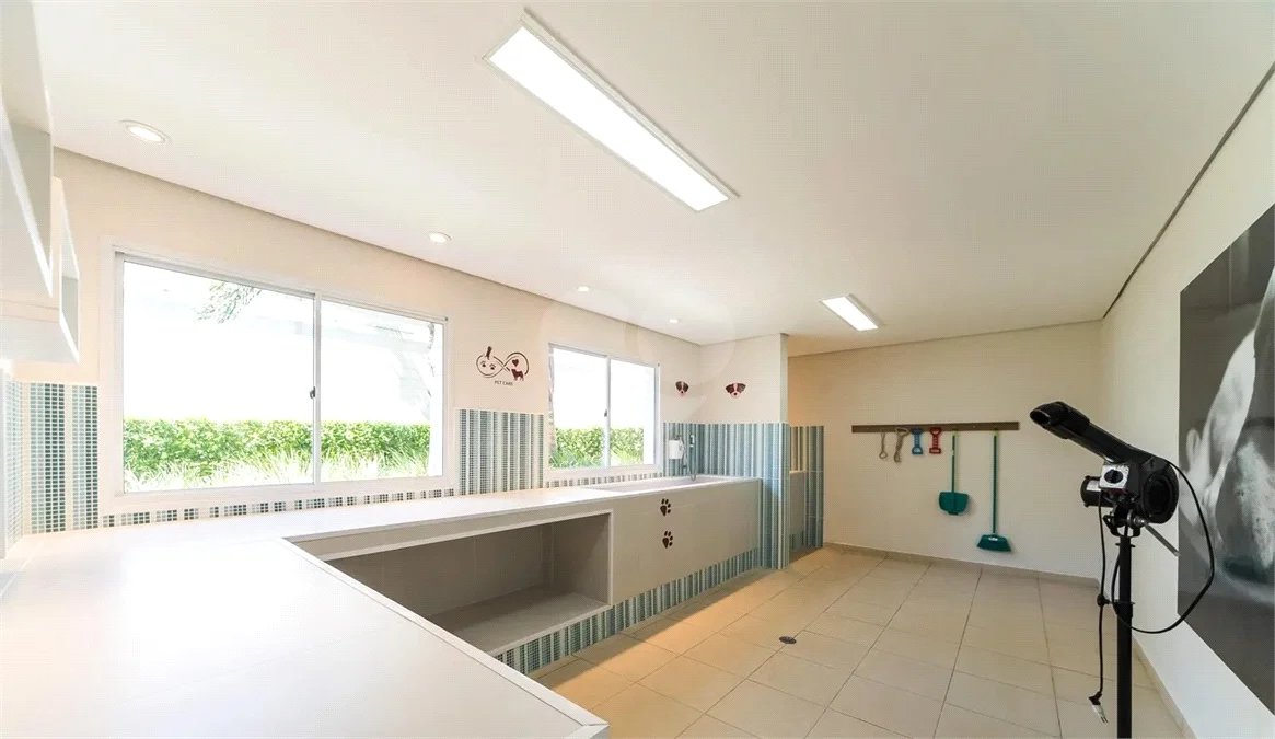 Apartamento mobiliado de 102 m² para locação no Centro de São Bernardo do Campo, com 3 dormitórios, 1 suíte, varanda gourmet com vista para o Paço Municipal, 2 vagas e lazer completo.