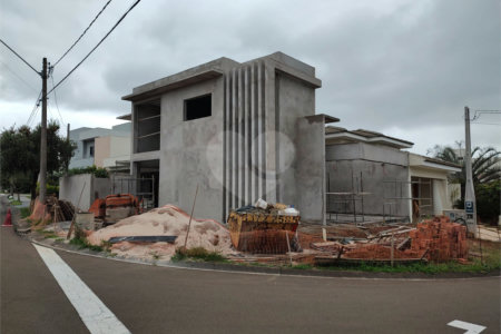 Sobrado no condomínio Village Damha II