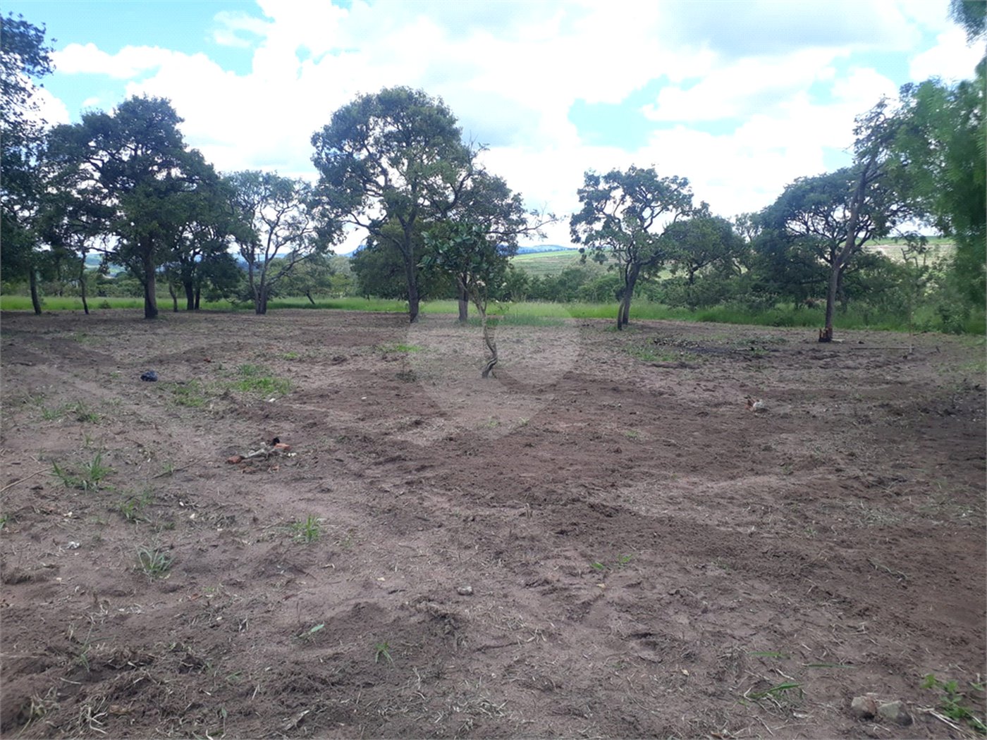 Terreno com 2.012,00 m² .