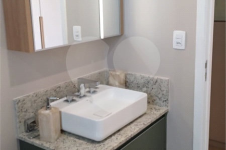 Apartamento a venda na Saúde 2 dormitórios com 2 vagas de garagem demarcadas. Aceita e estuda Permuta.