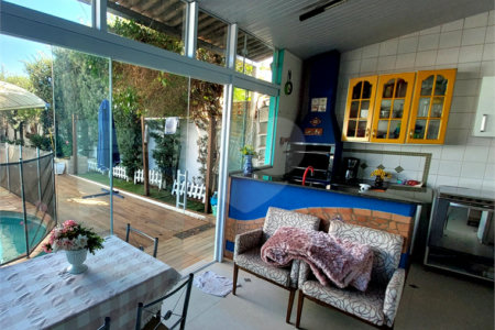 Casa residencial com ponto comercial a venda no Centro