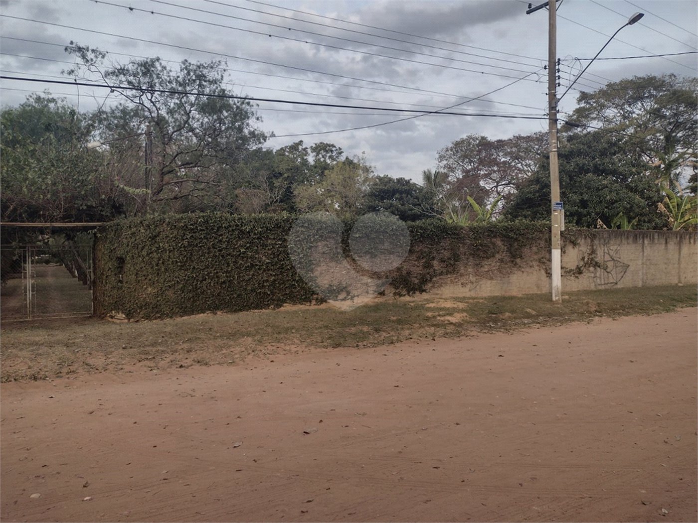Chácara localizada no Condomínio Leila a venda.