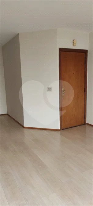 Apartamento Espaçoso com 4 Dormitórios, Suíte e Varanda no Jardim Paris