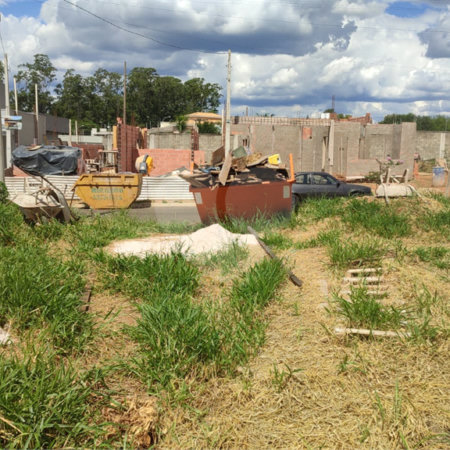 Lote à Venda em São Carlos, no Condomínio Villeneuve I