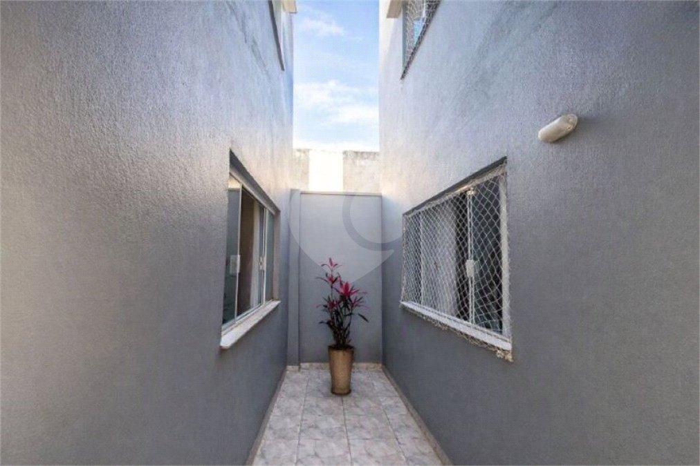 Prédio com Renda no Jabaquara - 773 m2 sendo 13 Studios, Salão Comercial e 22 vagas de garagem!