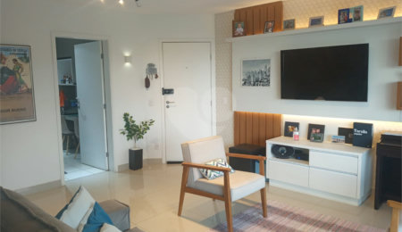 Apartamento 3 dormitórios, região do Campo Belo. Condomínio com laser completo.