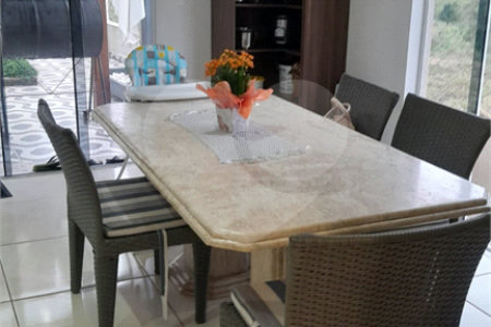 Chácara em Área Rural de Piracaia, com casa principal + 4 kitnets alugadas, excelente localização