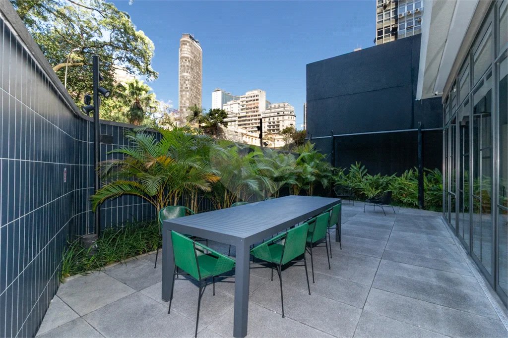 Apartamento de 68m² com 2 Quartos (1 Suíte) e 1 Vaga no Condomínio Downtown - República