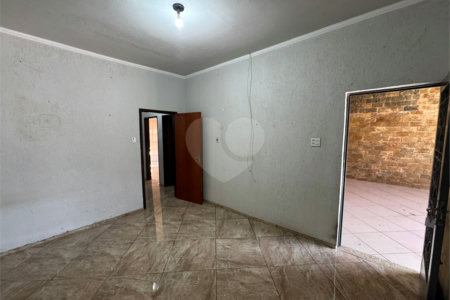 Casa á venda, com 2 Dormitórios e Edícula, em São Carlos-SP.