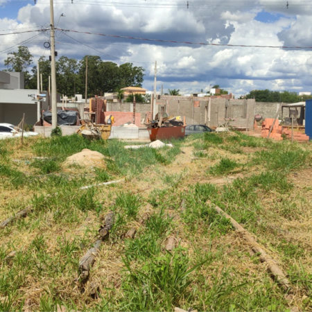 Lote à Venda em São Carlos, no Condomínio Villeneuve I