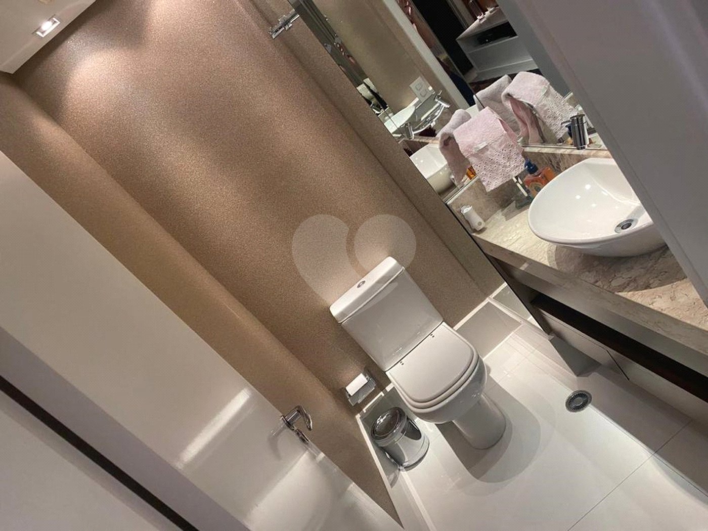 Condomínio clube, Apartamento na Mooca com 204 m² Com 3 suítes e 4 Vagas.