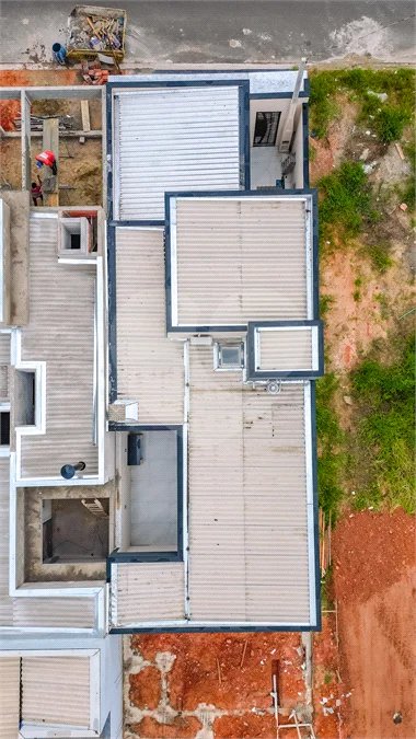 Indaiatuba - Jardim Bom sucesso - Área total: 150m² - Área construída: 115m² - 3 dormitórios sendo 1 suíte com armário planejado;Sala para dois ambientes; Banheiros com box gabinetes e espelhos; Área gourmet com churrasqueira a carvão e móveis planejados; Lavanderia coberta; Ar condicionado na sala