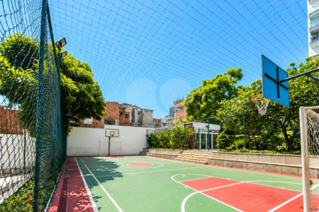 Apartamento reformado de 92 m² no Baeta Neves, com 2 dormitórios, 1 suíte, sala ampliada, área gourmet, 2 vagas, planejados e lazer completo.