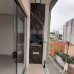 Apartamento com 44m2, 2 quartos, banheiro, sala integrada à cozinha, varanda gourmet e 1 vaga