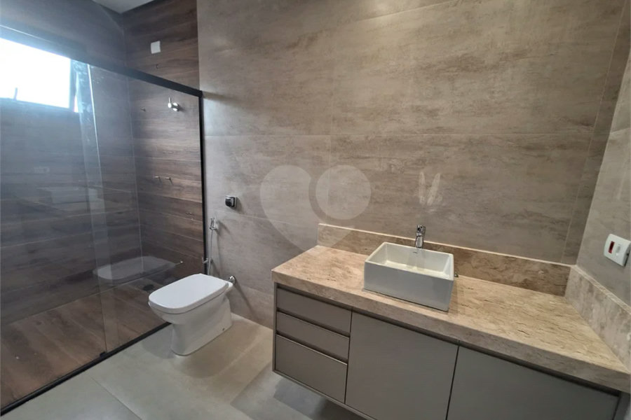 Casa NOVA com 03 suítes , piscina e condomínio com lazer completo!