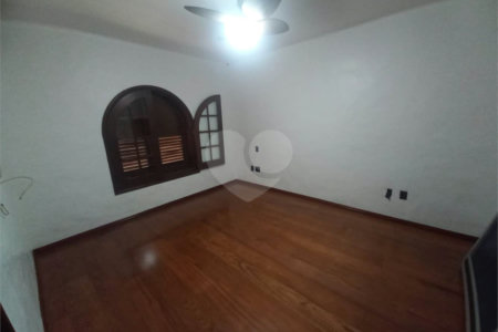 Casa térrea no Condomínio Faber I.