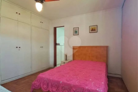 Sobrado à venda 241m² na Vila Mariana 04 dormitórios, 01 suíte e 03 vagas.