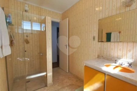 Sobrado à venda 241m² na Vila Mariana 04 dormitórios, 01 suíte e 03 vagas.