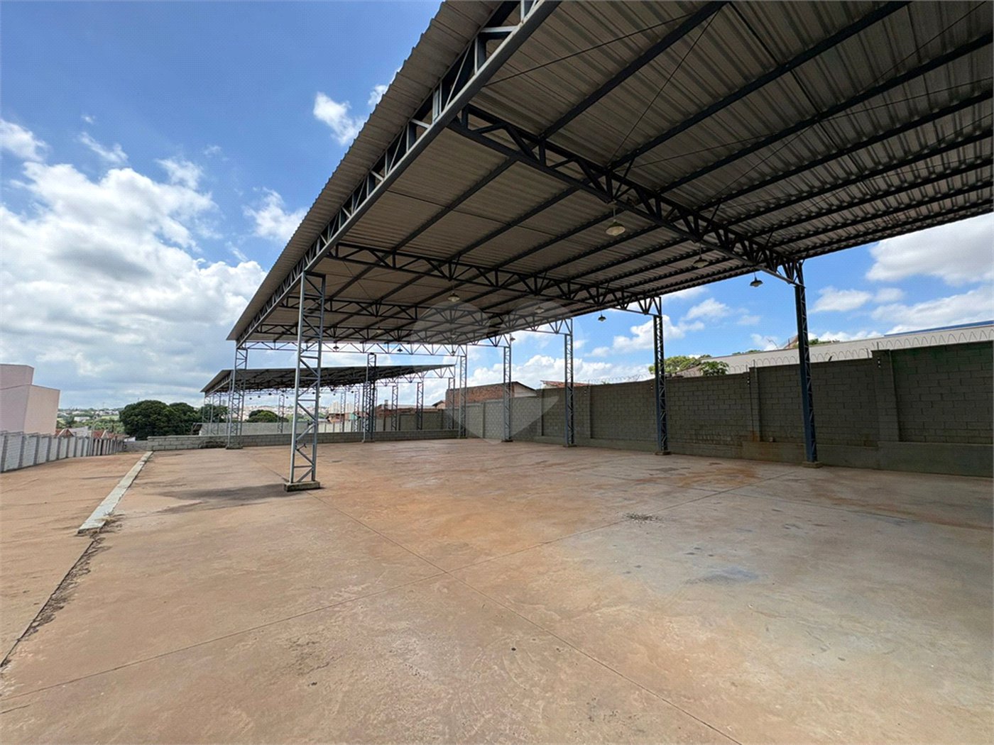 Galpão comercial á venda.