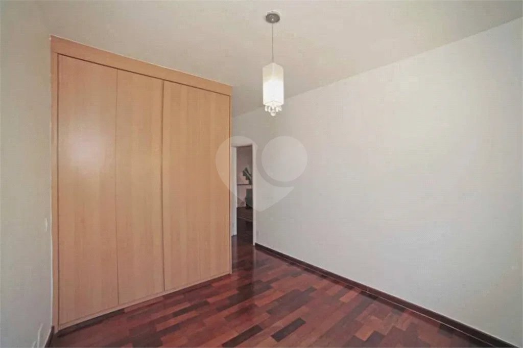 Casa à venda ou para alugar com 5 quartos, sendo 3 suítes, no condomínio Villa Florida, São Paulo - SP