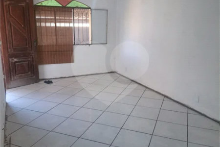 CASA LINEAR PRECISANDO DE REFORMA, 2 QUARTOS COM SUÍTE À VENDA, 121M² DE AREA CONSTRUIDA- CAMPO GRANDE