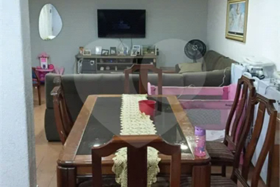 IMÓVEL COM SOBRADO + OUTRA CASA NO TERRENO, ÓTIMA PARA RENDA OU FAMÍLIA GRANDE