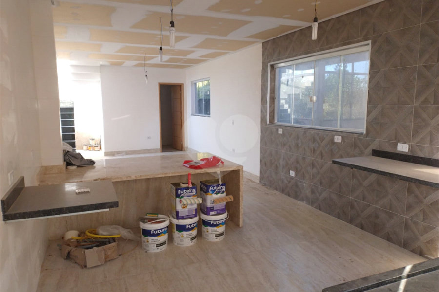 Casa nova na Serra da Cantareira com 3 suítes