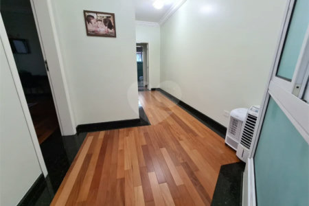 SOBRADO DE ALTO PADRÃO A VENDA NA MOÓCA Com 4 suítes 6 vagas.Estuda Permuta