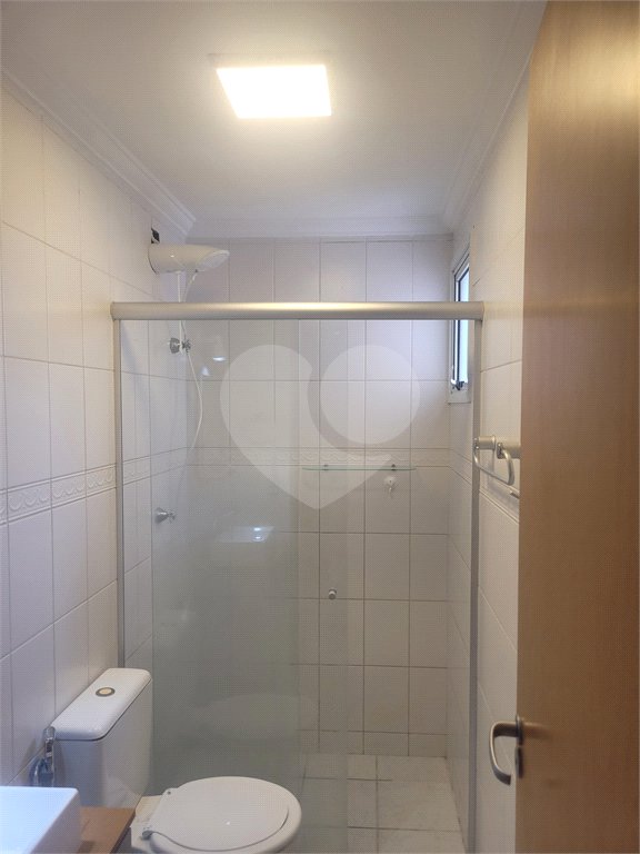 Indaiatuba - Venda - Apartamento no Condomínio Portal das Flores com 64 m², 3 dorms, sendo 2 com armários planejados, , WC social, cozinha planejada e totalmente integrada com a lavanderia, varanda, , 02 vagas de garagem. Excelente localização, a poucos metros do Shopping Polo, mercados, padaria,