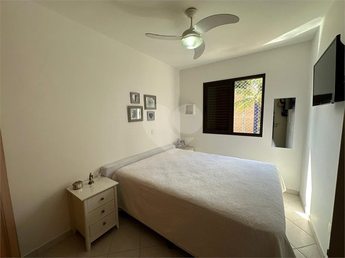 Apartamento à venda com 3 quartos, sendo 1 suíte, em Riviera de São Lourenço, Bertioga, SP