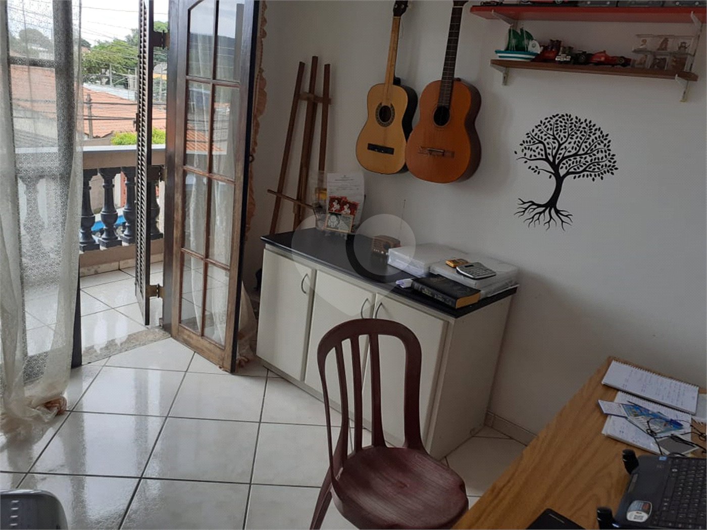 Casa com salão adjacente gerando renda!