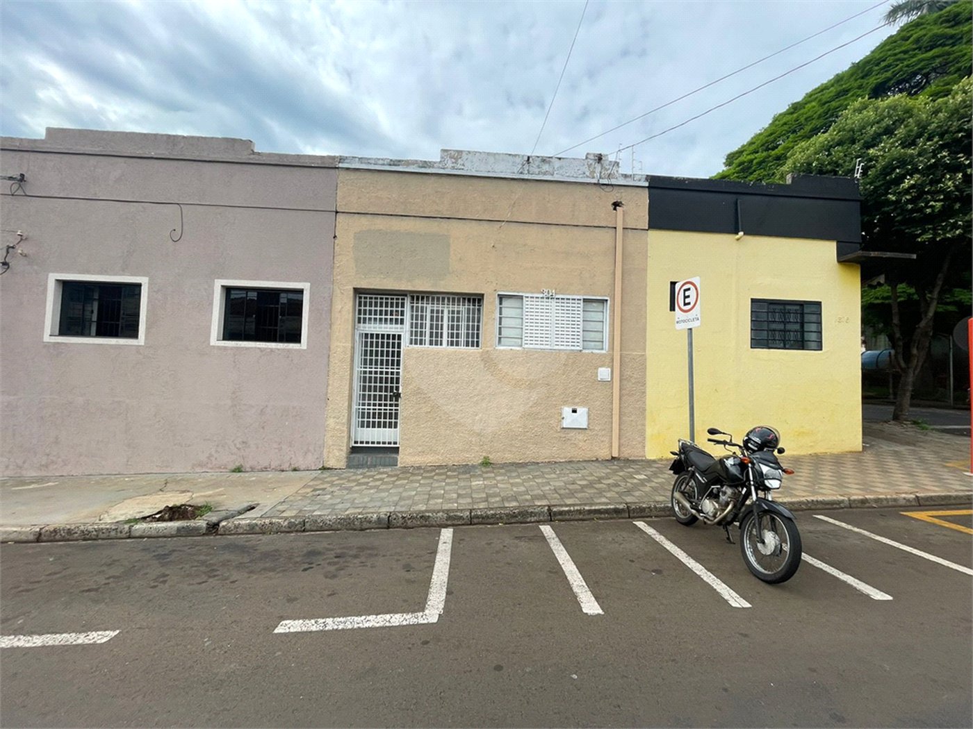 Casa comercio dispondo para venda ou locação no Centro,